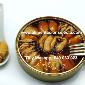 Mejillones en escabeche de las Rías Gallegas en conserva con 280 gr de peso neto cada lata con 16/20 piezas de mejillones por lata. Comprar Mejillones de Galicia con Calidad Garantizada gracias a su exquisita selección y su cuidadosísimo sistema manual de envasado, mejillón a mejillón, preservando las mejores piezas de mejillones gallegos para este formato de conserva. Comprar Los Mejores Mejillones de Galicia en conserva es así de fácil. Aquí puede Usted comprar ahora mismo con un solo click los Mejores Mejillones en Escabeche Gourmet de Galicia precio de oferta ya que con sólo comprar 6 latas de Mejillones tiene Portes Gratis para cualquier destino dentro de la península española, o si no tiene Portes Gratis también sumando 60€ de compra entre todos nuestros productos Gourmet. Un regalo original y personalizado compuesto por auténticos mejillones fritos en aceite de oliva gallegos en conserva. Mejillones de Galicia en conserva 280 gr criados y elaborados artesanalmente sin conservantes ni colorantes. Compre Mejillones de Galicia en escabeche fritos en aceite de oliva para regalar ó regalarse y permítase llenar el paladar con la máxima Calidad de Mejillones Gallegos seleccionados. Maravillosas latas de conservas gallegas gourmet de Mejillones Serie oro tamaño mediano enviados a domicilio y que nosotros podemos enviarle a cualquier destino de España en tan solo 24 48 horas. Conservas Gourmet con Denominación de Origen de Mejillones de Galicia al mejor precio. Ustedes pueden comprar tantas latas de Mejillones como Ustedes necesiten en base a que necesite comprar Cestas de Navidad Personalizadas y Originales para empleados, proveedores, socios, amigos, familiares, etc. Usted sólo nos tiene que decir cuantas latas de Mejillones en conserva necesita y nosotros se las enviamos a domicilio a Toda España. Vendemos la mejor Calidad de Mejillones de las Rías Gallegas, mejillones fritos en aceite de oliva recolectados con el máximo mimo y cariño en nuestras bateas de las Rías Gallegas para que lleguen hasta Ustedes con todas sus propiedades, sabor y textura insuperables. Si quiere comprar Regalos Originales de Conservas Gourmet de Galicia, tenga toda la tranquilidad, aquí puede comprar conservas Gourmet de Galicia, conservas Selectas con Calidad Garantizada. Compre regalos de conservas ideales para Navidad, regalos exquisitos para hombres, regalos personalizados, comprar regalos Gourmet originales y deliciosos para su pareja, comprar regalos para empresas y empleados, regalos para proveedores, regalos para empresarios que quieren agasajar a sus compromisos y amistades con Productos Gourmet Españoles cien por cien con Denominación de Origen incluida. Es probable que si compara los precios de otras Conservas de Mejillones en conserva de Galicia Serie Oro supuestamente elaboradas artesanalmente y vendidas en grandes superficies comerciales como Mercadona Carrefour El Corte Inglés, etc éstas les parezcan a priori conservas de Mejillones más baratas, pero les Garantizamos de verdad que la Calidad de nuestros Mejillones en escabeche maridados en su mesa junto con nuestros Productos y Conservas Delicatessen Seleccionadas de Toda España les van a sorprender de verdad. Son Mejillones en conserva propiedades organolépticas garantizadas, presentados en elegantes latas de color oro en nuestra web, donde puede seleccionar y comprar también para añadir a sus regalos Anchoas de Santoña, Bonito y Ventresca del Norte, Navajas, Almejas, Berberechos y Sardinillas de Galicia, Angulitas gallegas, Pimientos de Piquillo, Espárragos de Navarra, Salchichón, Comprar Chorizo Salchichon y Lomo Ibérico, Miel Ecológica de Brezos ó Miel de Romero, Guindillas ó Piparras, Orujo casero de distintos sabores, Vermouth de solera artesano de verdad, Boquerones en vinagre Gourmet, Tabla de Quesos variados artesanales, etc, etc... Es decir, le ofrecemos Total Garantía para comprar lotes de productos Gourmet para confeccionar sus cestas de regalos Gourmet completamente a su gusto y según el precio que Usted quiera escoger para cada una de sus cestas ó lotes regalo. En nuestra página web con más de 20 años de experiencia en la venta online de productos Gourmet Españoles Usted puede comprar Conservas y Productos Gourmet de Galicia para incluir en sus Cestas de Navidad ó Lotes de Regalo personalizados, son productos delicatessen seleccionados desde hace años por nuestra empresa entre los mejores productores y conserveros nacionales Gallegos y Españoles. Alimentos de gran Calidad con Denominación de Origen y Conservas Gourmet de las Rías Gallegas ideales no solo para compartir en familia regalos empresa etc sino para el sector de hostelería y restauración por su exquisita relación Precio Calidad. Y si desea comprar Mejillones en salsa de escabeche fritos en aceite de oliva Serie Oro con total Garantía de Calidad en cantidades grandes, haga ahora una prueba comprando por suelto cualquiera de nuestras latas de conservas ó productos Gourmet en nuestra web de Alimentación Selecta y pídanos después de probarlos precio para más cantidad de cada producto a través de nuestro wa sapp o mail. Estamos tan seguros de la gran Calidad y Precio que les ofrecemos en nuestros Mejillones en conserva online que les aseguramos que ni las Mejores Cestas de Navidad y Regalos de Navidad de España de los grandes supermercados como El Corte Inglés Mercadona Carrefour etc se acercan al resultado final de este exquisito lote de productos Gourmet gallegos que les ofrecemos para que Ustedes escojan libremente, junto con la posibilidad de comprar productos gourmet extremeños, cántabros, catalanes, vascos, ecológicos, asturianos, navarros, andaluces, etc. Pruebe y compare la calidad y precio de nuestras Cestas de Navidad y Regalos Personalizados comprando unidades sueltas de Mejillones de Galicia online u otras conservas para certificar su Calidad. Nuestro mejor premio a la Calidad es que Ustedes prueben esta oferta de Mejillones en conserva de temporada y nos comenten después qué les ha parecido nuestra selección. Garantizamos la Calidad Sabor y Textura de todos los Productos Gourmet incluidos en nuestros listados para todos aquellos que quieran comprar Las Mejores Cestas de Navidad Gourmet Originales para empresas con productos y conservas Gourmet de temporada. Todos los embutidos, conservas o productos frescos de estas Cestas de Navidad o Lotes de Regalo han sido minuciosamente seleccionados por nosotros durante más de 20 años que llevamos enviando a domicilio las Mejores Cestas de regalos Gourmet para que Ustedes puedan agasajar ó regalar a sus invitados, amigos y compromisos con total Garantía de Calidad en su compra. Usted puede comprar en nuestra web Cestas de Navidad ó Lotes de Regalo con envío a domicilio para cada empleado ó persona individual, ó comprar cestas de navidad y lotes de regalo con envío a domicilio en la empresa y luego Ustedes las reparten entre sus empleados y amistades desde sus instalaciones. Ustedes deciden. Haga ahora una pequeña compra de productos Gourmet sueltos en nuestra web y compruebe nuestra Calidad. Esta es la mejor garantía que les ofrecemos. Seguro que tiene amigos o compañeros de trabajo que ya han probado la excelente calidad de nuestros Lotes de regalo Gourmet con productos Gourmet de Galicia a los que intentan superar en los mejores supermercados, como por ejemplo los Lotes de Regalo Gourmet de El Corte Inglés, los Lotes de Regalo Carrefour, etc, pruebe a confeccionar su propio Lote de Regalo Gourmet de Navidad en nuestra web y verá la diferencia de precio y calidad. Lotes de Regalo Gourmet de Navidad con alimentos Españoles de Calidad y fáciles de preparar para que Usted o sus invitados puedan abrir y servir a su gusto Los Mejores Productos Gourmet con Denominación de Origen incluida de España, como por ejemplo estos Mejillones de las Rías de Galicia compra online Garantizada en Calidad y Sabor. Nosotros le damos la posibilidad de comprar Lotes de Regalo y Cestas de Navidad ó de Regalo Gourmet personalizadas y originales al cien por cien ya que es usted quién nos dice qué productos quiere y cuánto dinero quiere invertir en comprar cada cesta de navidad y cada lote regalo que necesite y nosotros se lo preparamos siguiendo sus gustos y necesidades y se lo enviamos a domicilio a su empresa o al domicilio de cada uno de sus empleados por un precio súper ajustado. Por eso decimos que aquí pueden comprar las Mejores Cestas de Navidad y las más baratas, y comprar los Mejores Lotes de regalo y los más baratos de España, puesto que son Ustedes los que nos indican qué precio quieren tener en cada cesta de navidad ó en cada lote de regalo y nosotros las confeccionados según ese criterio. Más baratos y personalizados no pueden ser sus regalos, y por supuesto llenos de productos de Calidad Españoles muchos de ellos con Denominación de origen incluida. Los envíos a domicilio de Productos Gourmet y Conservas Gourmet en cestas de navidad ó lotes de regalo se realizan en cajas de cartón anónimas de color Kraft para que no haya problemas con el transporte, siempre con todos los productos gourmet bien protegidos y respetando la fecha acordada con Ustedes para su entrega. Llevamos más de 20 años vendiendo las Mejores Cestas de Navidad y Lotes de Regalo Gourmet de Navidad a domicilio con total compromiso de servicio y precio. Una vez que Ustedes nos confirman la compra de Productos Gourmet nosotros reservamos los productos hasta la fecha indicada para su entrega en la dirección acordada, así de sencillo, y les enviamos un ticket con el número de seguimiento de su envío a domicilio de Productos Gourmet. Si Usted quiere comprar Mejillones en conserva de Galicia caseros fritos en aceite de oliva en lata de 280 gramos con 16/20 piezas de mejillones por lata para regalar ó regalarse, para confeccionar Cestas Regalo Originales, Cestas Regalo Personalizadas, Cestas de comida Gourmet Garantizada con algunas de las Mejores Denominaciones de Origen incluidas, no dude en hablar con nosotros, decirnos en qué precio por cesta de regalo navidad está interesado y nosotros le pasaremos rápidamente el mejor precio Calidad del mercado en Cestas Regalo y Lotes Regalo Gourmet con mejillones en salsa de escabeche en conserva de España. Mejillones en conserva propiedades anti colesterol: los mejillones en conserva tienen propiedades buenas para el colesterol ya que su riquísimo contenido en Omega 3 les hace ser uno de los alimentos más beneficiosos de cara a la protección del colesterol. Su cuidadosa crianza, recolección y tratamiento artesanal en fábrica hasta su envasado en conserva, hace que estos mejillones mantengan todas sus propiedades naturales y organolépticas al completo hasta llegar a su mesa gracias a nuestro buen saber hacer desde hace más de 20 años que ofertamos para su compra Mejillones en conserva de temporada con Denominación de Origen incluida de las Rías Gallegas. Otra de las propiedades de comprar mejillones en conserva es su vistosidad una vez emplatados, su imponente presencia para regalos gracias al tamaño y color oro de la lata, su larguísima caducidad en conserva y su fácil transporte a domicilio en tan solo 24 48 desde que Ustedes hacen su compra online de productos Gourmet en nuestra web. Igualmente, si aparte de éste Producto Gourmet de Galicia Usted está interesado en comprar cestas regalo de comunión, regalos de boda gourmet originales y personalizadas con los mejores productos delicatessen de España no dude en pedirnos precio, indicando tan solo cuantas unidades necesita de cada producto gourmet en oferta. Si necesita comprar Cestas de Navidad Originales con Mejillones Serie Oro de temporada, Regalos de Navidad Gourmet para hombres o mujeres, Lotes de Regalo Baratos con precio marcado por Usted previamente, comprar Cestas Regalo para empresas, empleados, amigos, proveedores, socios, compromisos personales, etc. Nosotros podemos confeccionarles las Mejores Cestas de Navidad, Lotes de Regalo, Cestas Regalo y Regalos Gourmet de España. Sólo tiene que escribirnos al mail pedidos@alimentacionselecta.com ó llamarnos al teléfono con wasapp 649 033 023 Att. Javier González y les pasaremos los mejores precios de Cestas de Navidad Lotes de Regalo y Cestas Gourmet personalizadas originales de España. Gracias de verdad por su atención.