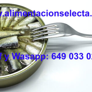 Comprar Sardinillas en Aceite de Oliva Virgen Extra, Sardinillas en Lata de 280 gr netos, Sardinillas en Conserva de Galicia en formato 50/60 piezas por lata, Sardinillas con todas sus propiedades organolépticas y saludables esperando para ser degustadas por Ustedes. Si Usted busca dónde comprar Sardinillas precio Amazon las Mejores Sardinillas de Galicia, hemos mantenido nuestro antiguo precio Amazon para que Ustedes puedan comprar Sardinillas elaboradas limpiadas y enlatadas a mano, una a una, sardinilla a sardinilla en las Rías Gallegas con todas sus propiedades vitaminas y minerales y preparadas para sólo abrir y comer. Les Garantizamos personalmente la Calidad de estas Sardinillas receta clásica en aceite de oliva virgen extra Serie Oro. No dude en comprar las Mejores Sardinillas en conserva de Galicia, nuestra receta de la abuela de Sardinillas aceite de oliva y sal les aseguramos que hará las delicias en su paladar. Tanto si quiere degustar las sardinillas al natural, como si prefiere maridarlas en recetas con sardinas con tomate, sardinillas en ensaladas, sardinas al microondas, sardinillas patatas cocidas y curry, sardinillas lechuga y queso, coca de pimiento rojo pimiento verde sardinillas cebolletas asadas y un trozo de pan y hornearlas 5 minutos, u otra de las recetas de sardinillas que más les recomendamos es la que lleva sardinillas aguacate alubias y olivas negras y ya tiene otra riquísima ensalada súper nutritiva y con todas las propiedades vitamínicas a rebosar, y puestos a probar más recetas de sardinillas, añada arroz blanco y guisantes y caliéntelo un poco…También puede maridar nuestras sardinillas en recetas de albóndigas, tortillas, tallarines, calabacín, tartaletas con pisto y sardinillas…las combinaciones de recetas y sardinas o sardinillas son infinitas como ven. Vendemos la mejor Calidad de Sardinillas en formato lata en conserva de 50/60 Sardinas por lata y 280 gr de peso neto. Sardinas en conserva de Galicia Serie Oro. Nuestras latas de Sardinillas presentan un elegante y llamativo etiquetado que refleja nuestro amor por el producto. Es probable que si compara los precios de otras latas de sardinillas en conserva industriales éstas otras le parezcan más baratas a simple vista. Si quiere comprar sardinillas Cuca, sardinillas La Vieira, sardinillas Paco Lafuente, sardinillas Rosa Lafuente, Sardinillas Javimar, ó comprar Sardinillas Mercadona ó sardinillas Carrefour, sardinillas Balea ó comprar sardinillas A Churrusquiña, les rogamos por favor nos den una oportunidad y compren sardinillas en aceite de oliva Alimentación Selecta porque les garantizamos que nuestra calidad de producto y rapidez en el envío les va a sorprender, les damos nuestra Palabra de Conserveros. Nosotros sólo le pedimos que nos de una oportunidad y compre aquí Auténticas Sardinillas en conserva de Galicia 100% Artesanales, con todo el sabor y todas las propiedades organolépticas de las auténticas sardinillas de las Rías Gallegas. Por su excelente calidad textura y sabor final éstas Sardinas Gallegas en conserva son las Mejores Sardinillas que Usted puede comprar online para elaborar recetas originales y sabrosas con auténtico sabor de mar gallego. Estas Sardinillas en Aceite de Oliva son Sardinas ideales no solo para compartir en familia regalos etc sino para el sector de hostelería y restauración por su ajustado precio calidad. Y si desea comprar Sardinillas online en cantidades grandes haga ahora una prueba de sabor comprando una lata de cualquiera de los tamaños de sardinillas que tenemos a la venta y cuando las saboree en su casa, pídanos después precio para más cantidad de Sardinillas a domicilio, estamos seguros que le van a encantar. Cada lata de Sardinillas ha sido preparada y envasada con el mismo cariño que desde hace más de 20 años que vendemos esta marca de Sardinillas Artesanales Gallegas. Nuestro mejor premio a la Calidad es que Ustedes prueben esta oferta de Sardinillas y nos comenten después qué les ha parecido esta conserva Premium de Galicia. Garantizamos la Calidad y el Sabor de cada una de las Sardinillas incluidas en esta oferta de gracias a la cuidadosa y manual preparación con que atendemos todas nuestras Conservas Premiun de Galicia. Seguro que tiene amigos o compañeros de trabajo que ya han comprado y probado la excelente calidad de nuestras Sardinillas en conserva y pueden preguntarles qué les ha parecido a ellos cuando las han probado. No podemos garantizar este precio de las Sardinillas de Galicia a domicilio de manera indefinida aproveche esta oferta Sardina a Sardina ya que nuestra producción es limitada por el tiempo de capturas necesario para elaborar toda nuestra gama de Conservas Gourmet de Galicia. Comprar Sardinillas online a domicilio con Garantía de Sabor y Calidad es así de fácil en nuestra web. Denos una oportunidad y disfrute del mejor marisco de Galicia en su paladar. Y decimos marisco porque de verdad que cuando pruebe el sabor de nuestras sardinillas receta de la abuela con solo aceite de oliva y sal ya no va a querer otras. Y cuando compruebe la rapidez con que atendemos sus pedidos de compra online de sardinillas y vea que estas le llegan a su domicilio en tan solo 24 48 horas después de realizar su pedido, de verdad que sus visitas y compras en nuestra web se van a hacer de lo más familiar. Si hasta hoy Usted buscaba dónde comprar Sardinas en Aceite de Oliva en lata de 50/60 piezas con Auténticas Sardinillas de las Rías Gallegas elaboradas sardina a sardina manualmente en Galicia, le garantizamos que ha llegado a su web. Y además como regalo de bienvenida al comprar sus sardinillas les ofrecemos portes gratis para cualquier destino de la península Española con sólo realizar una compra de 60€ ó más entre todos nuestros Productos Gourmet Españoles 100%. Compre Conservas Gourmet de Galicia con Calidad Garantizada gracias a la exquisita selección de sardinillas, mejillones, navajas, almejas, berberechos, chipirones, angulitas, etc, hecha a pie de batea y gracias a la exquisita manipulación realizada de manera completamente artesanal en fábrica por nuestras expertas mujeres conserveras que pieza a pieza, seleccionan y envasan cada una de nuestras conservas en su correspondiente recipiente. Propiedades Sardinillas en conserva: Muy ricas en Vitaminas D A B y E Alto contenido en Omega 3 Libres de Gluten Contienen Fósforo Hierro Sodio y Calcio Son un Pescado Azul y sus Proteínas son de muy fácil asimilación para todas las edades. Las propiedades de las sardinillas aumentan al maridarlas en ensaladas con productos vegetales ó arroces por ejemplo. Recetas con Sardinillas ó Sardinas en conserva de Galicia: Al ser un Pescado Azul las sardinillas en conserva maridan estupendamente bien con cervezas artesanas, tintos jóvenes, vinos blancos, cavas españoles o vinos espumosos y por supuesto con el champán. Al comprar sardinillas online de Galicia está ayudando a mantener y potenciar un sector artesanal de la pesca en España especializado en cultivar y vender los mejores productos y mariscos de Galicia a un público ávido como Usted por comprar productos Gourmet de Calidad, en este caso productos con Denominación de Origen de Galicia. Sardinillas de las Rías Gallegas para elaborar las mejores recetas caseras al mejor precio. Comprar Sardinillas en Aceite de Oliva en lata de 280 gr neto con 50/60 Sardinillas Premiun de Galicia en conserva. Comprar y saborear Las Mejores Sardinillas de Galicia al mejor precio es tan fácil como hacer click y en 24 48 horas las tiene en su domicilio. Comprar Sardinillas precio Amazon en conserva es posible en nuestra web gracias precio mantenido que hemos conseguido. Comprar Sardinillas en conserva al mejor precio con Portes Gratis a domicilio desde sólo 60€ de compra total entre todos los Productos Gourmet de nuestra web. Sardinillas en conserva Ricas en Vitaminas D A B E Omega 3 Fósforo Hierro Sodio Calcio Sin Gluten Si Usted no sabe dónde comprar sardinillas Cuca, sardinillas La Vieira, sardinillas Paco Lafuente, sardinillas Rosa Lafuente, Sardinillas Javimar, ó comprar Sardinillas Mercadona ó sardinillas Carrefour, sardinillas Balea ó comprar sardinillas A Churrusquiña, les rogamos por favor nos den una oportunidad y compren sardinillas en aceite de oliva Alimentación Selecta porque les garantizamos que nuestra calidad de producto y rapidez en el envío les va a sorprender, les damos nuestra Palabra de Conserveros. Y si tienen cualquier duda acerca de la calidad de nuestros productos ó la rapidez de envío de nuestras empresas de mensajería no duden en contactar con nosotros a través del mail pedidos@alimentacionselecta.com ó del teléfono con wasapp 649 033 023 y estaremos encantados de atenderles. GRACIAS!!!.
