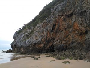 FOTOGRAFIAS DE LA PLAYA DE BERRIA EN SANTOÑA CANTABRIA (20)