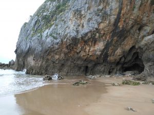 FOTOGRAFIAS DE LA PLAYA DE BERRIA EN SANTOÑA CANTABRIA (32)