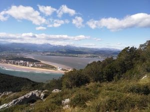 FOTOS DE LA SUBIDA AL MONTE BUCIERO DE SANTOÑA LA CRUZ DE LOS ALMENDROS (14)