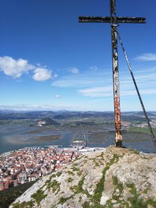 FOTOS DE LA SUBIDA AL MONTE BUCIERO DE SANTOÑA LA CRUZ DE LOS ALMENDROS (44)