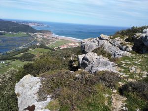 FOTOS DE LA SUBIDA AL MONTE BUCIERO DE SANTOÑA LA CRUZ DE LOS ALMENDROS (50)