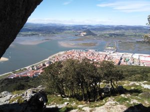 FOTOS DE LA SUBIDA AL MONTE BUCIERO DE SANTOÑA LA CRUZ DE LOS ALMENDROS (53)