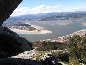 FOTOS DE LA SUBIDA AL MONTE BUCIERO DE SANTOÑA LA CRUZ DE LOS ALMENDROS (58)