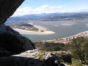 FOTOS DE LA SUBIDA AL MONTE BUCIERO DE SANTOÑA LA CRUZ DE LOS ALMENDROS (60)