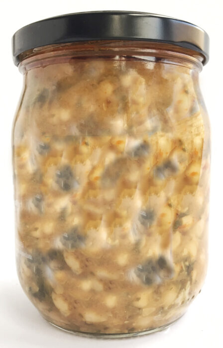 Extraordinarios Garbanzos con Espinacas y Bacalao elaborada exclusivamente con productos naturales SIN aditivos y SIN gluten. Receta presentada en tarro de cristal de 550 gr neto. Aquí les presentamos la mejor receta casera de Garbanzos con Espinacas y Bacalao y los ingredientes con que elaboramos este riquísimo plato que son los siguientes; Garbanzo Pedrosillano 38%, agua, filete de bacalao Gadus Morhua 20%, tomate triturado, espinacas 4%, aceite de oliva virgen, ajo, cebolla, azúcar, sal y pimentón. Esta receta Contiene pescado. A que sólo con leer los ingredientes de esta receta de Garbanzos con Espinacas y Bacalao se les ha hecho la boca agua?... Ni más, ni menos, así es nuestra receta para elaborar los garbanzos con espinacas y bacalao que aquí les ofrecemos con envío directo a su domicilio, para degustar, o para regalar. Si Usted quiere comprar los Mejores Cocidos y platos de cuchara de España, nosotros le proponemos comprar esta Selección de Cocidos de Cantabria y Asturias que gracias a su elaboración SÓLO CON PRODUCTOS NATURALES SIN ADITYIVOS NI GLUTEN, van a hacer las delicias de su paladar y el de sus invitados, estamos tan seguros de ello que les invitamos a que lean tranquilamente la receta y los ingredientes de las Recetas Caseras del Cocido Montañés de la Olla Ferroviaria de los Garbanzos con Espinacas y Bacalao y de la receta de la Fabada Asturiana con que hemos elaborado cada cocido artesanal todas ellas recetas artesanas basadas sólo en la combinación de riquísimos productos gourmet naturales de Cantabria y Asturias SIN aditivos y SIN gluten. Si quieren que su paladar su familia y sus amigos le estén agradecidos tan sólo tiene que comprar alguno ó varios de estos cocidos casero y platos de cuchara y hacer la comparación con cualquier otro cocido casero ó plato de cuchara que conozcan. Palabra de Alimentación Selecta!. Igualmente y si Usted quiere comprar las Mejores Conservas de Anchoas de Santoña ó Anchoas del Cantábrico, si quiere comprar las Mejores Conservas de Bonito del Norte y Ventresca de Bonito del Norte ó si quiere comprar alguna de las Mejores Conservas de Galicia Mejillones Navajas Angulas Sardinillas Almejas Chipirones etc, ó si quieren comprar alguno de los Mejores Embutidos de España Chorizo Lomo Jamón Ibérico etc les invitamos a que visiten un poco más nuestra web de Alimentación Selecta y vean la Selección de Productos Gourmet Españoles que les ofrecemos al Mejor Precio y con envío a domicilio a Toda España Islas Baleares y Europa incluido. Y si tienen cualquier duda pueden contactar con nosotros en el Teléfono y wasapp 649 033 023 Att. Javier González o en el mail pedidos@alimentacionselecta.com GRACIAS Y DISFRUTEN DE NUESTROS SABORES!